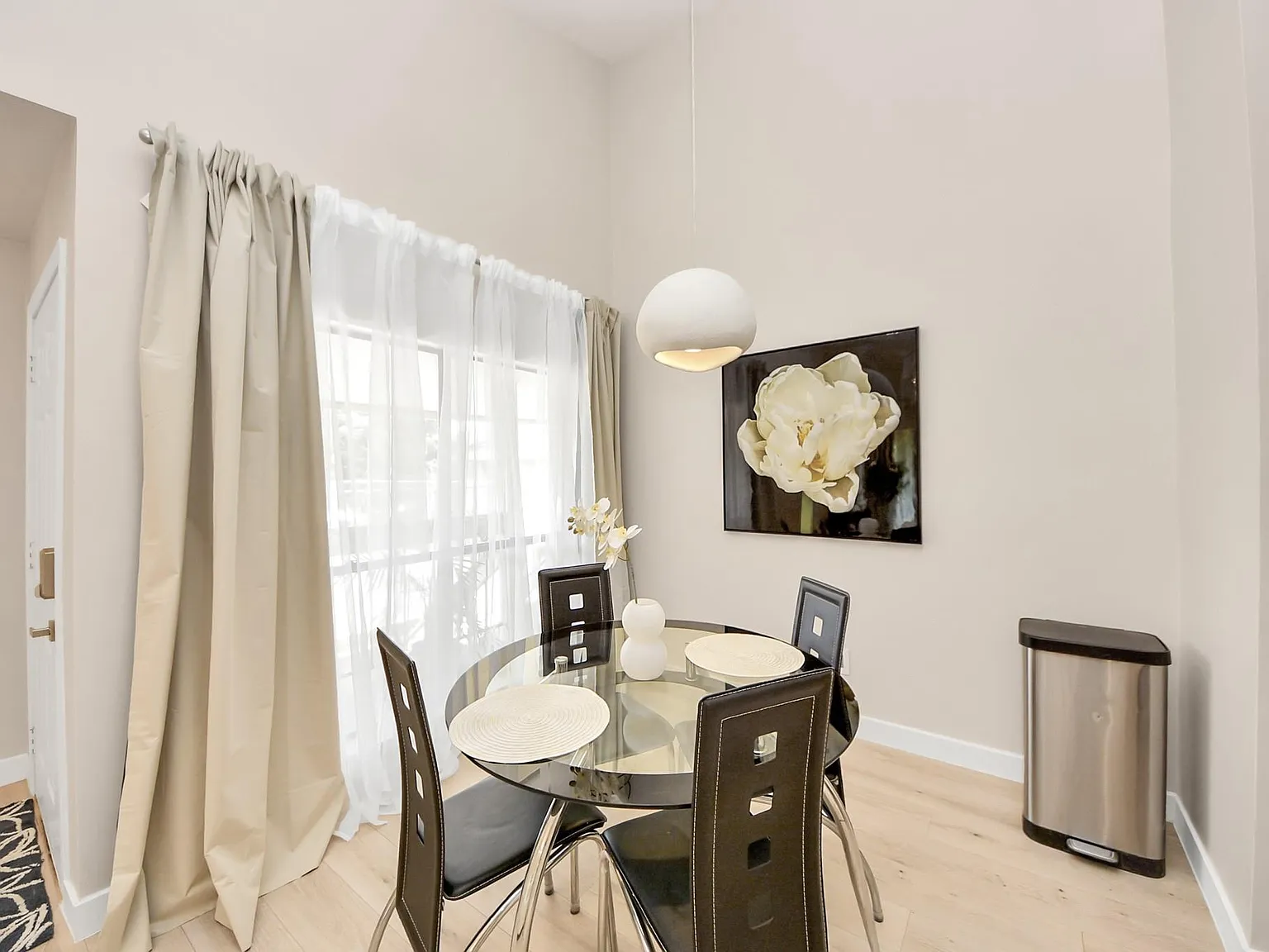 1 bed, 1.0 bath, 987 sqft, $1,650 — Photo 3