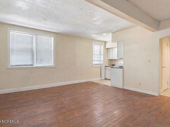 4th image of 17 Leroy Place #1A