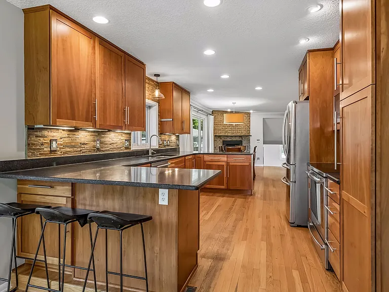 6013 Porter Ln — Photo 8