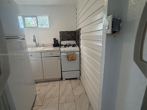 2nd image of 679 Avenue G SE #1
