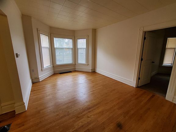 5th image of 601 Fuller Ave SE #1
