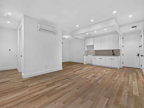 5th image of 173 Tompkins Ave #1R
