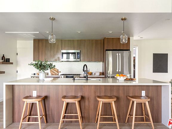 2nd image of 2267 Duane St #3