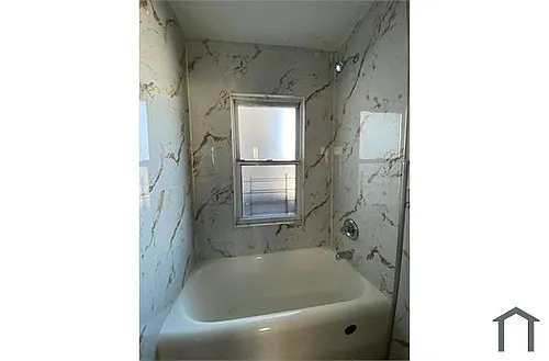 176 Oak St Photo 1