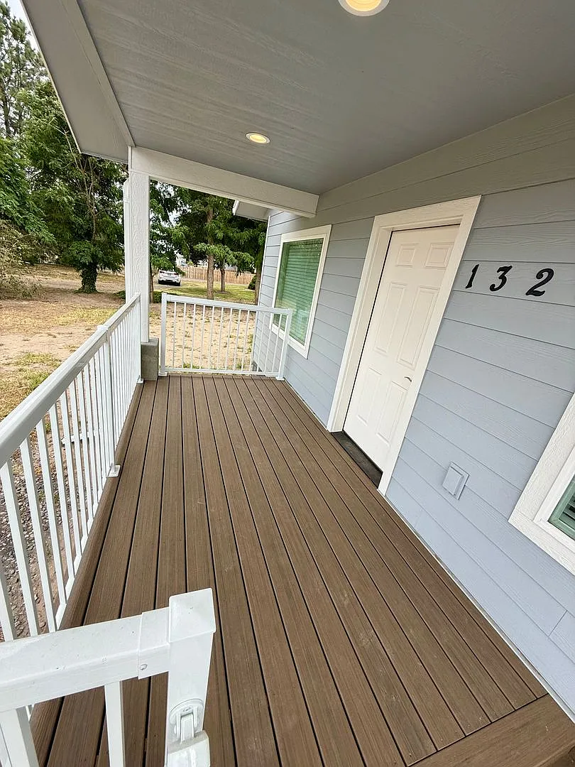Spacious 4-Bedroom Home with Detached Garage & Large Yard in Clarkston — Photo 4