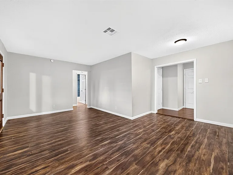 530 Globe St — Photo 10