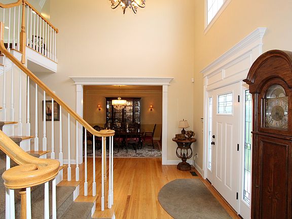 2nd image of 33 Carlton Dr