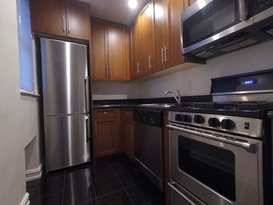 1st image of 220 E 36th St APT 5