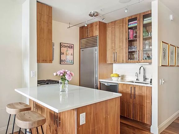 2nd image of 88 Greenwich St APT 1910