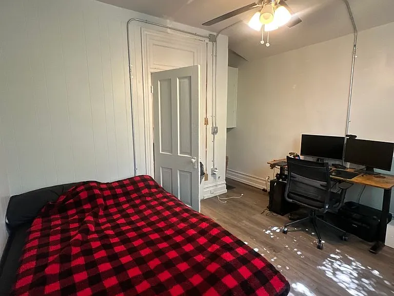 264 N 200 W — Photo 25