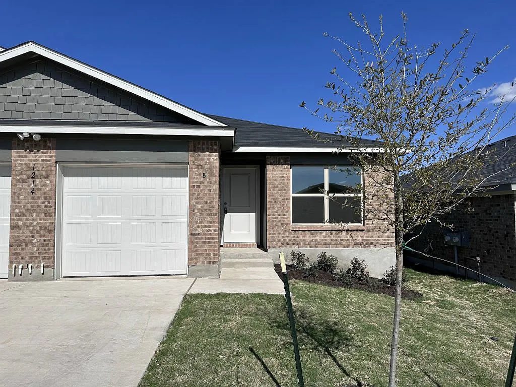3 bed, 1215 sqft, $1,475 — Photo 1