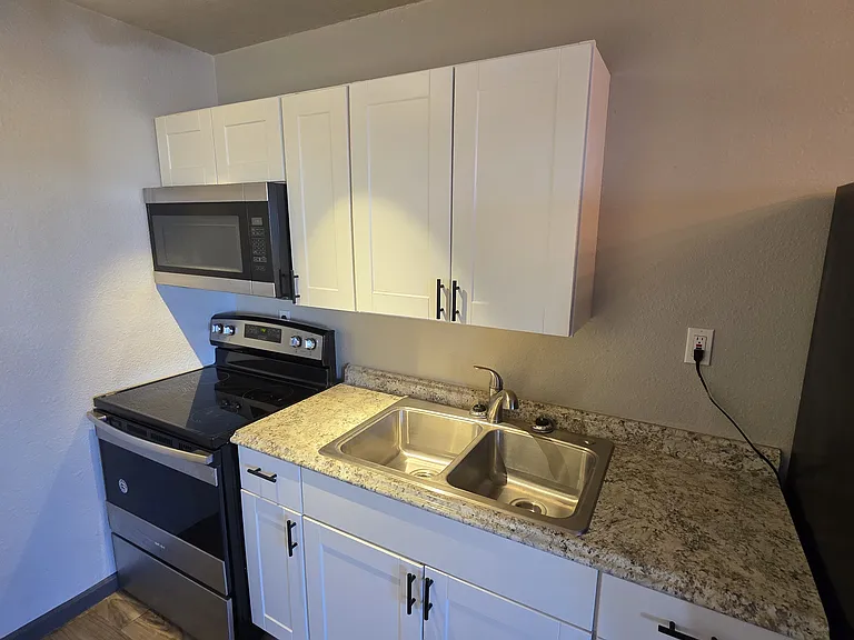 455 E Junction St #4 — Photo 11