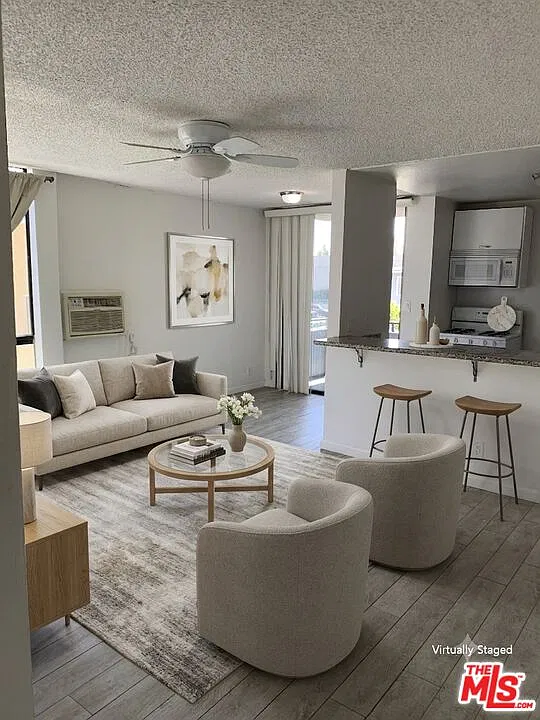 1 bed, 1.5 bath, 640 sqft, $1,950 — Photo 3