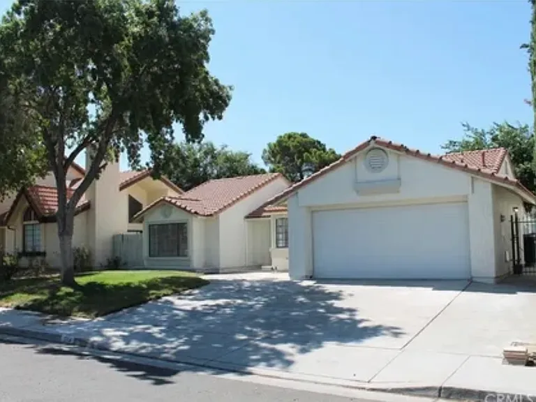 Cantlewood Dr — Photo 2