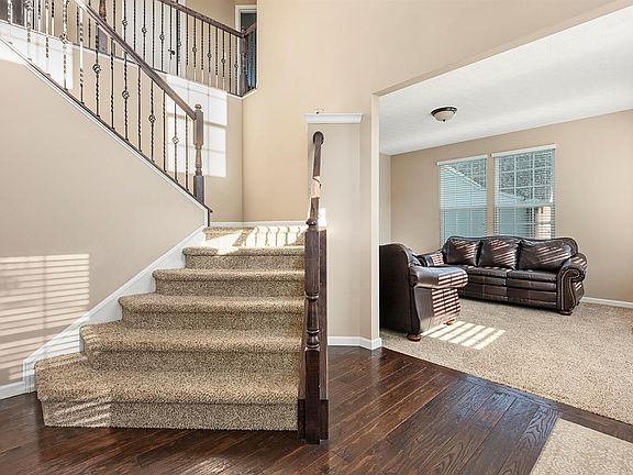 3rd image of 4658 Blue Jay Way
