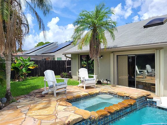 4th image of 8300 NW 51st Ct