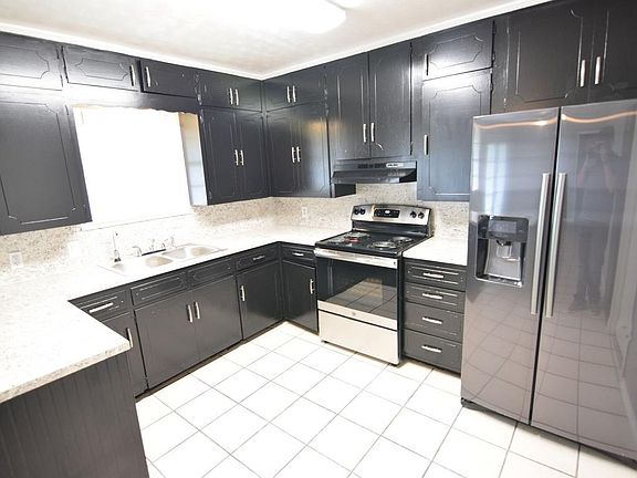 3rd image of 3021 Shady Hill Dr