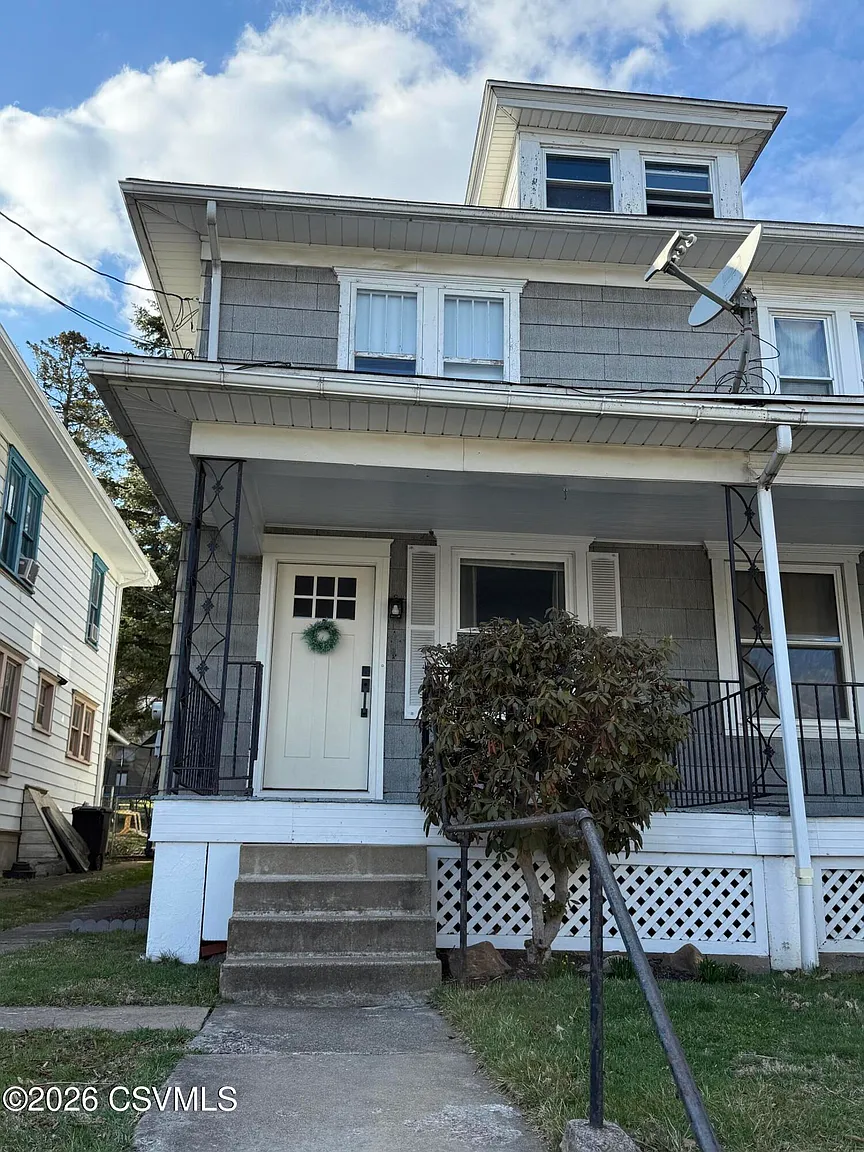 573 Front St photo 1