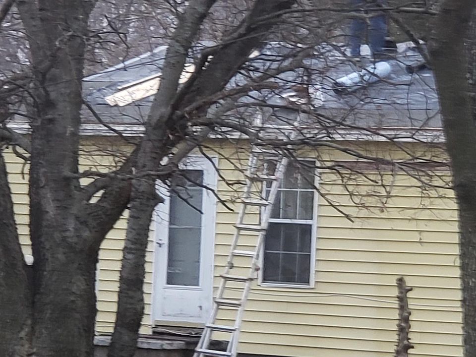 2nd image of 230 NE Howard Ave