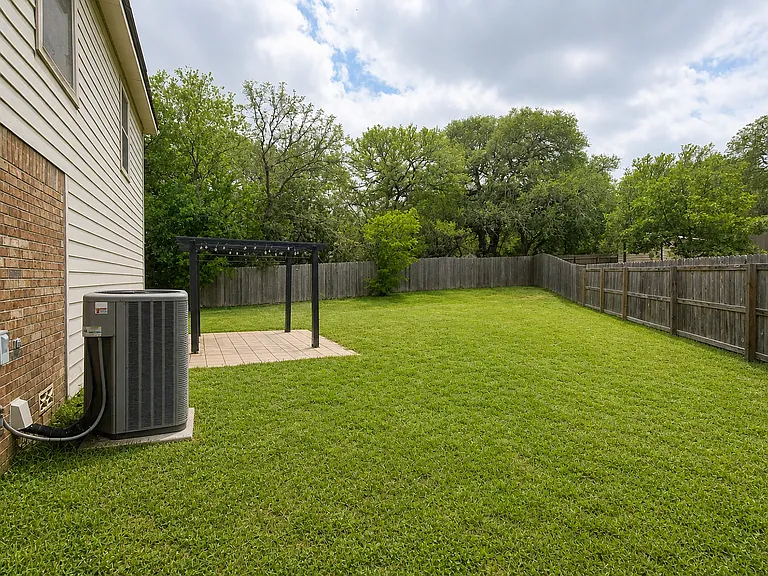 8016 Rosespur Park — Photo 20