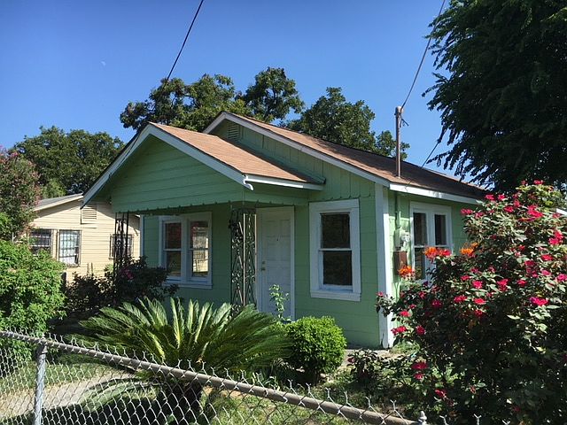 1st image of 2722 Leal St