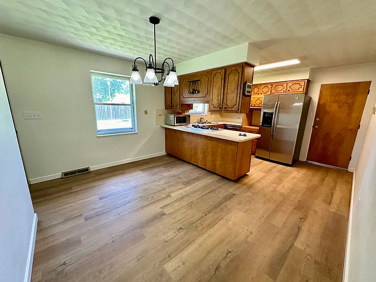 1814 Stoddard St — Photo 6