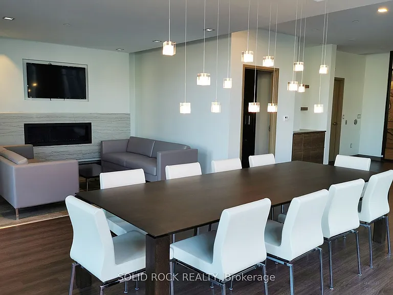 530 De Mazenod Ave #201 — Photo 31