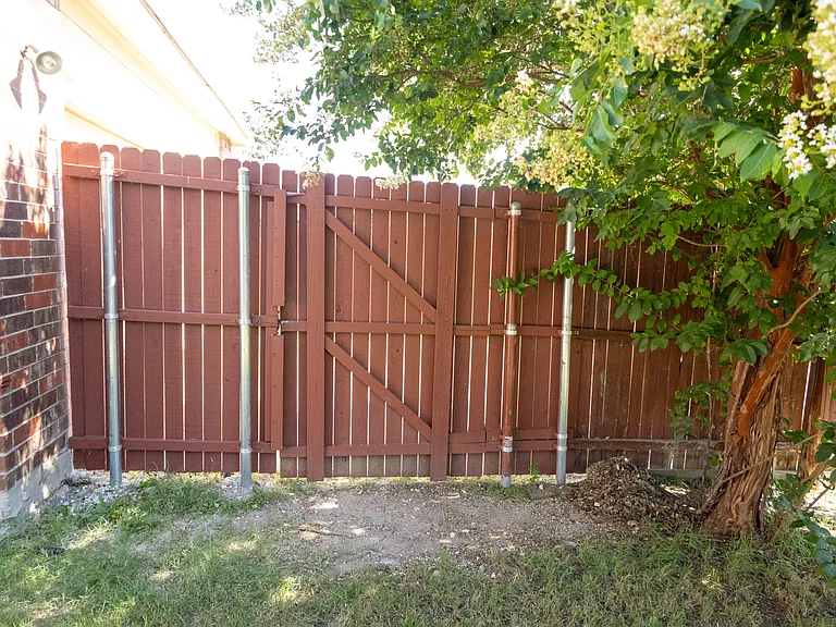 1407 Hazelwood Dr — Photo 32