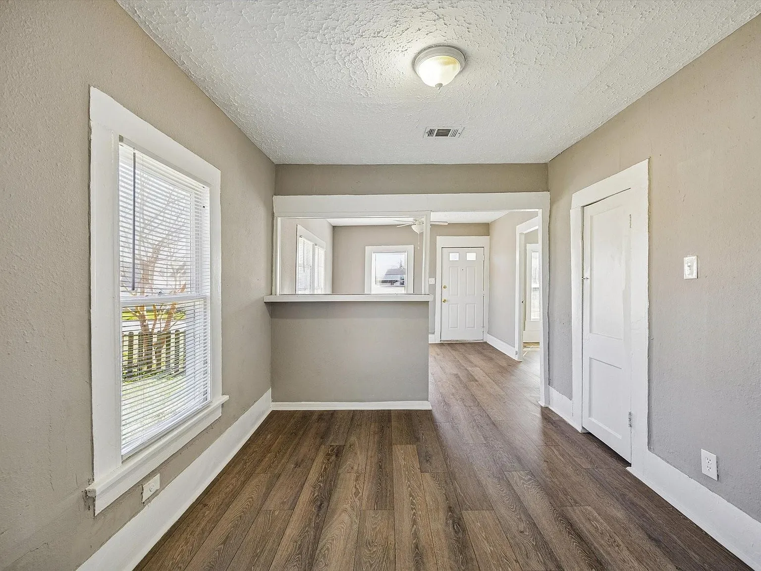 2 bed, 1.0 bath, 640 sqft, $1,199 — Photo 3