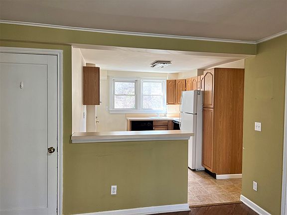 5th image of 189 Fair St #3-C