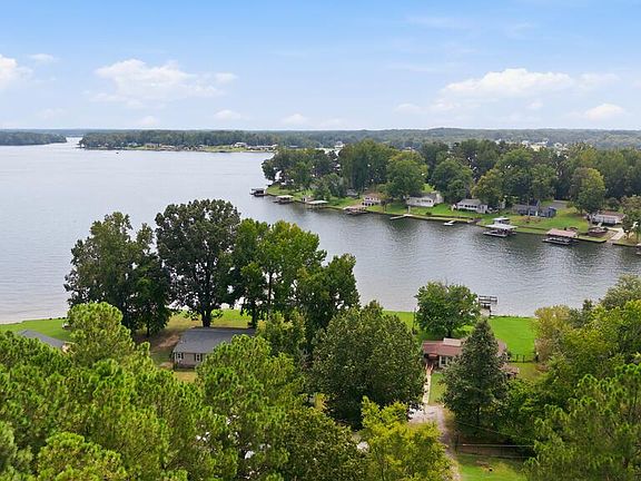 3rd image of 836 Pineland Shores Cir