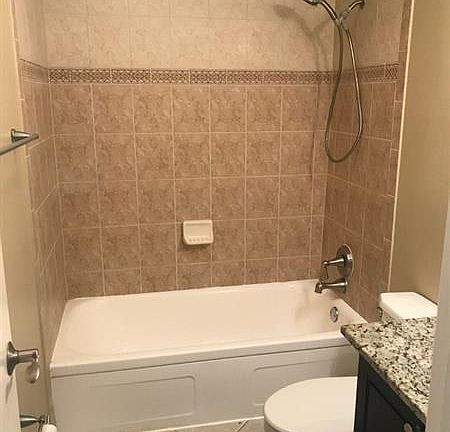 5th image of 2895 NE 32nd St APT 206
