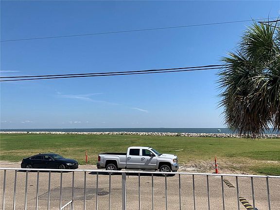 3rd image of 8036 Breakwater Dr