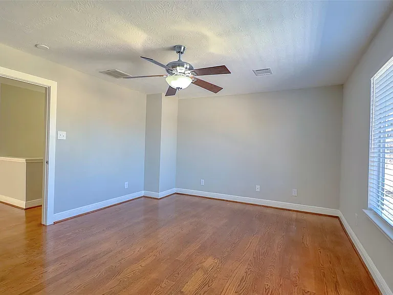 9923 Farrell Dr — Photo 24