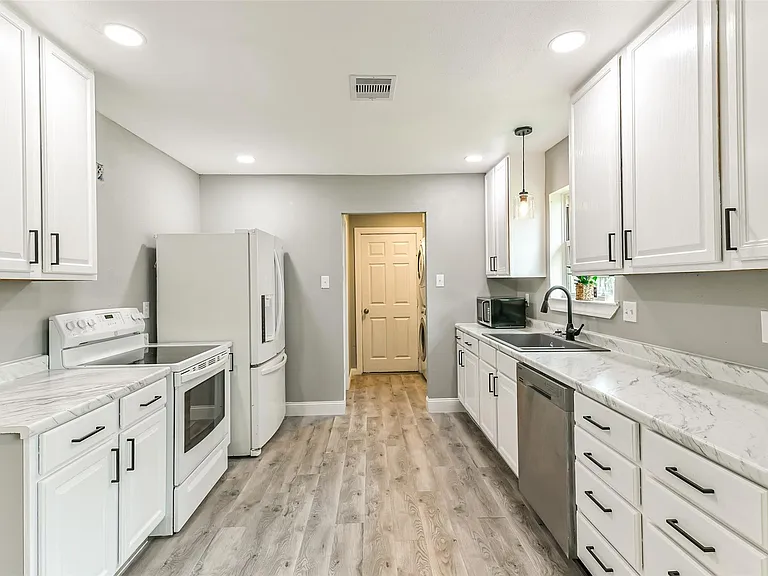 207 Woodvale Dr — Photo 13
