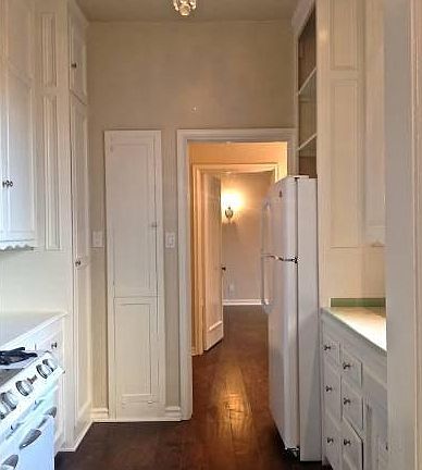 5th image of 555 N Rossmore Ave APT 201