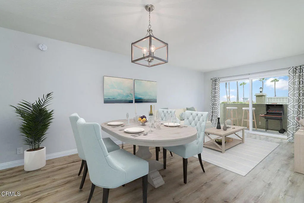 3 bed, 2.0 bath, 968 sqft, $3,250 — Photo 2