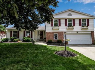 40 Bridle Path, Williamsville, NY 14221