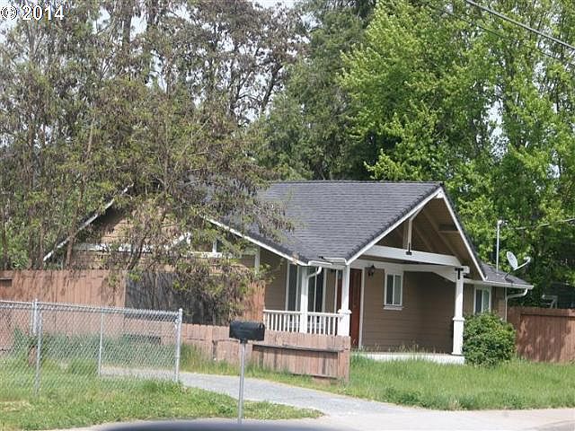 2nd image of 1712 SW Bridge St