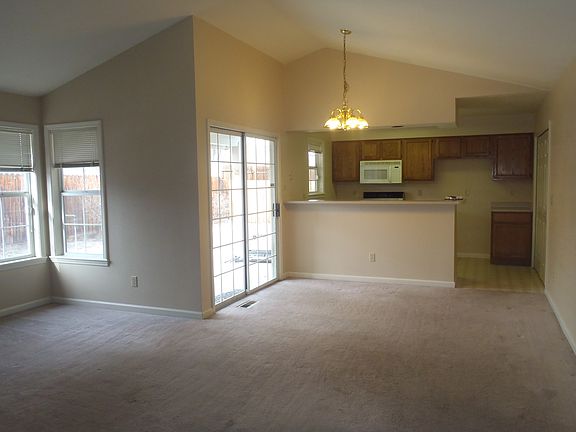 3rd image of 3130 Parkview Dr