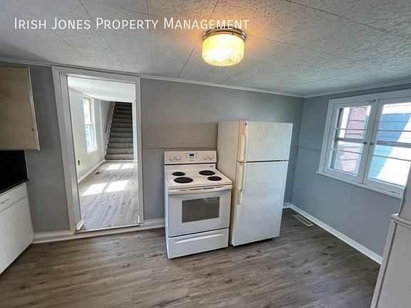 3rd image of 379 Falconer St #2