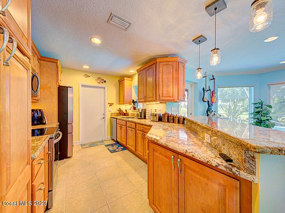 4th image of 2305 Saint Andrews Cir