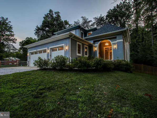 9814 Fernwood Rd, Bethesda, MD 20817