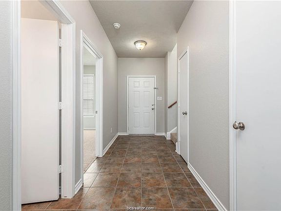 3rd image of 2939 McLaren Dr