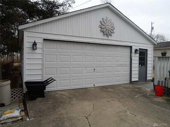 4th image of 1942 Farmside Dr