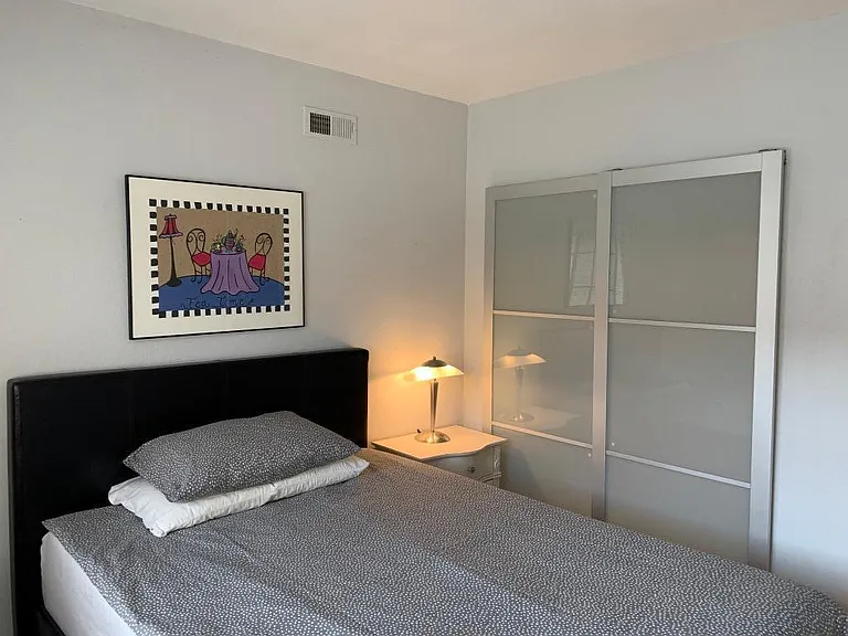 Guest bedroom