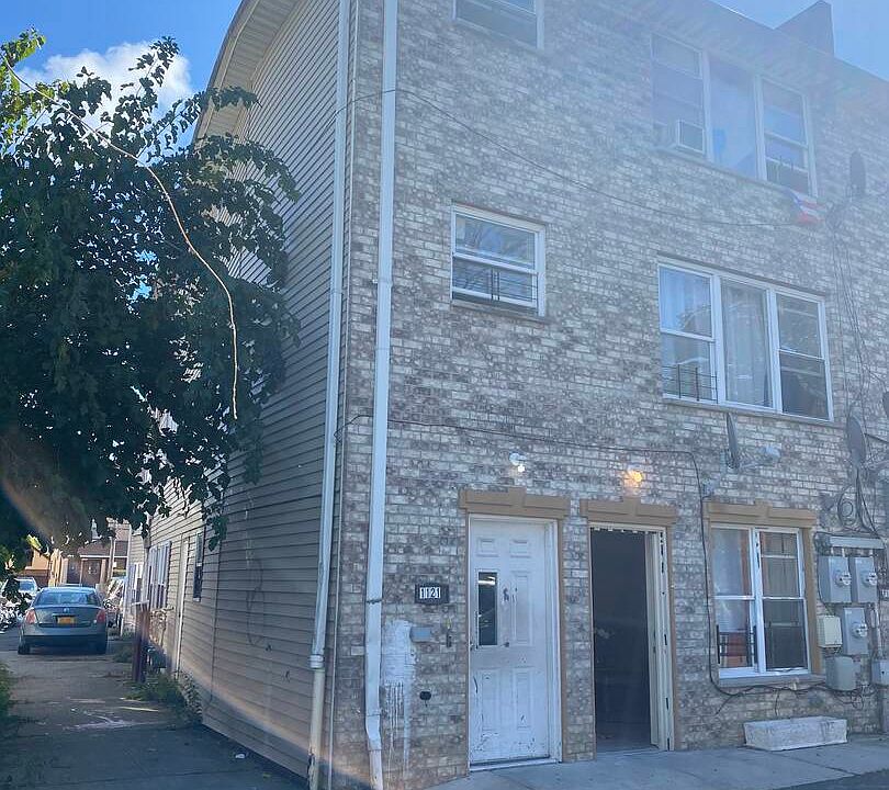1st image of 1121 McBride St