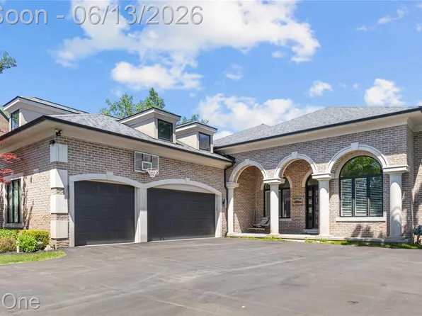2428 Pine Lake Rd, West Bloomfield, MI 48324