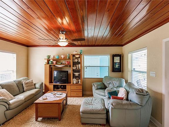 3rd image of 1641 Vivian Ln