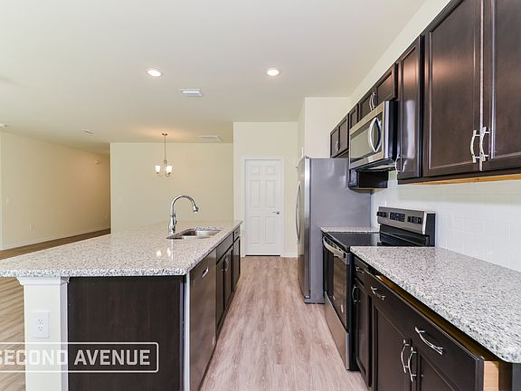 4th image of 2725 Alva St